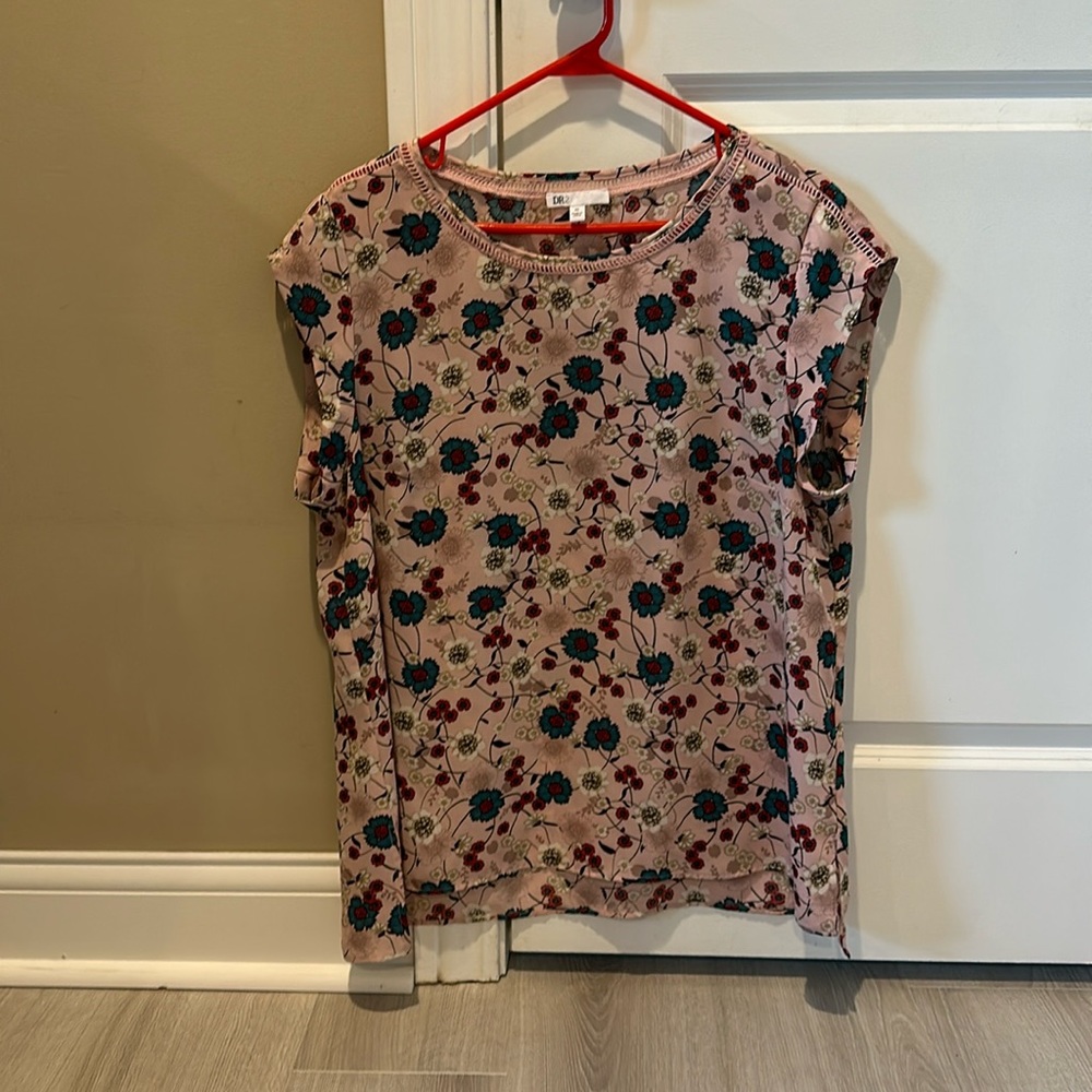 DR2 size XL dress shirt with cap sleeve